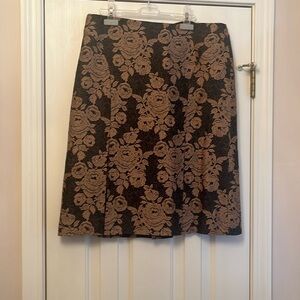Ann Taylor Beautiful skirt with pleated bottom